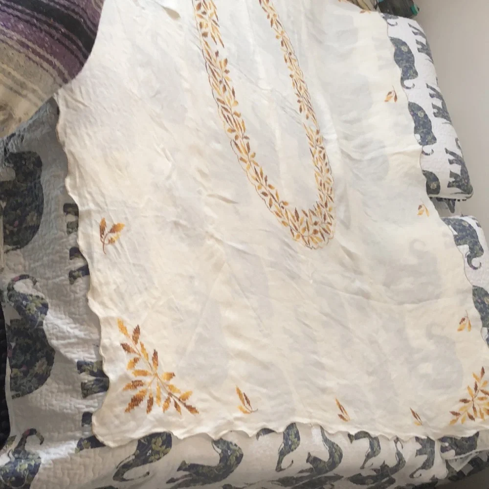 VINTAGE APPROX 82 x 64  EMBROIDERED WHEAT PATTERN LINEN TABLECLOTH